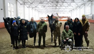 Іпотерапія для захисників: як кінь повертає контроль над тілом і спокоєм – що офіційно повідомило МВС?