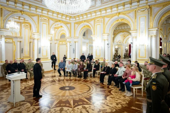 День пам’яті і відзнак: кому Зеленський передав «Золоту Зірку» та «Хрест бойових заслуг»