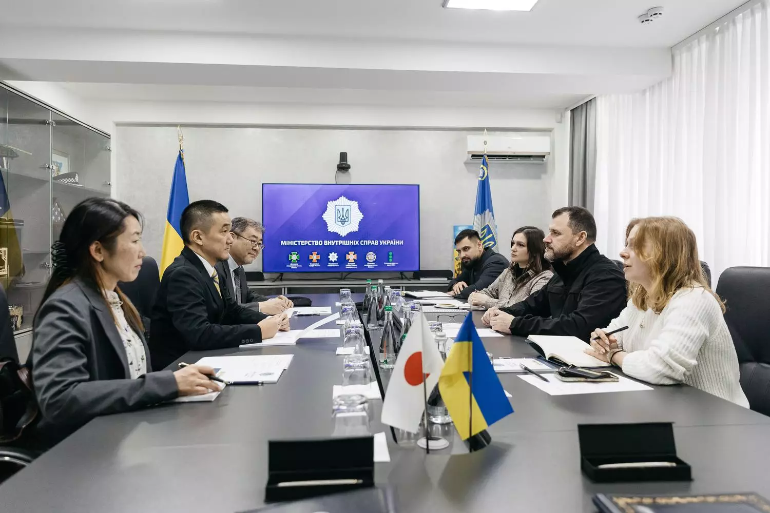 Представники України та Японії підписують угоду про грантову допомогу для гуманітарного розмінування
