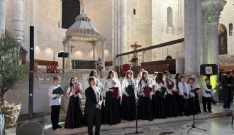 Хор Львівського музичного ліцею вперше заспівав у соборі Барі: як українські діти стали «послами миру»