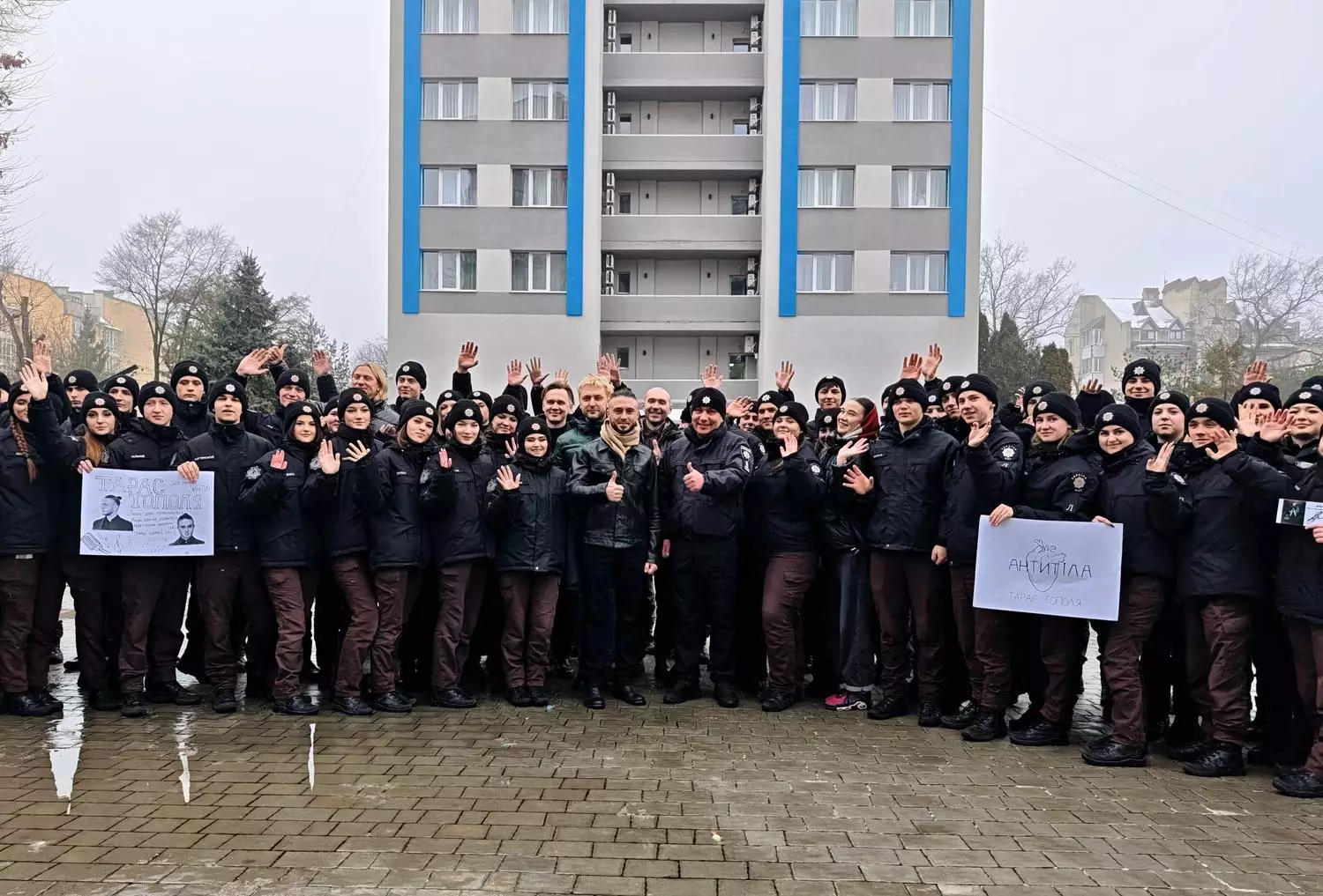 Ліцеїсти МВС Івано-Франківська з гуртом «Антитіла» на зустрічі під час Всеукраїнського туру «Вдома