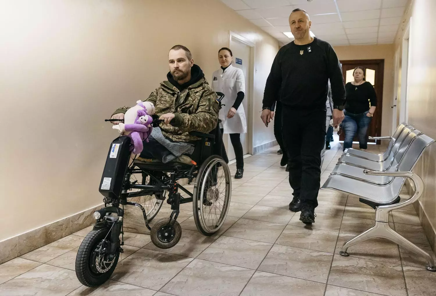 Електроколеса у дії: як Головний медичний клінічний центр МВС прискорює реабілітацію захисників