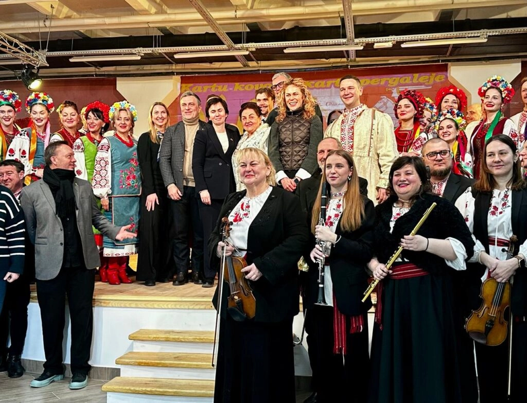 Делегація з Литви та українські артисти на відкритті SHELTER-ART SPACE у Дніпровському театрі