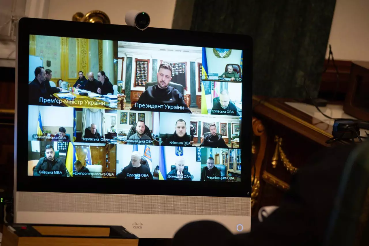 Президент України проводить селекторну нараду з урядовцями щодо безпекової ситуації в регіонах